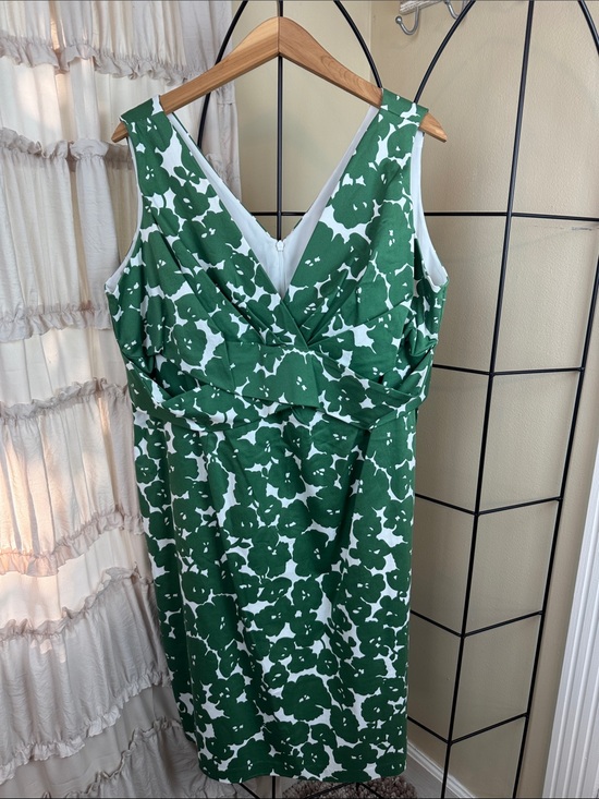 Donna Ricco Dresses & Skirts - Donna Ricco Green and White Floral Sheath Dress Back Zip Women's 18W EUC